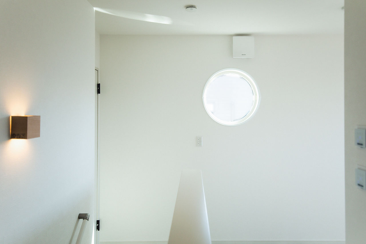 サンエルホーム 【1500～1999万円／広々リビング／対面キッチン】家具も暮らしも映える、憧れの白いマイホームの建築実例画像8