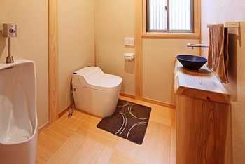 川口建設 【2000万円台/和歌山県/木の家/30坪台/間取り】備長炭の天井に松の梁が映える、産直材を贅沢に使った家の建築実例画像4