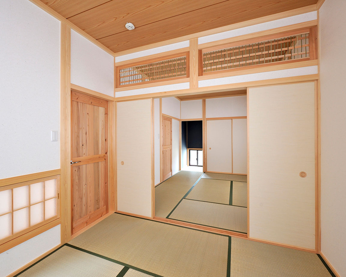 川口建設 【大阪府/間取り図/木の家/ナチュラル】原木の手すりや丸太梁。野趣あふれる木が吹き抜け空間に個性を醸すの建築実例画像8