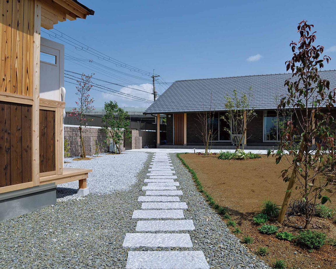 川口建設 【価格1000万円台/平屋/延床30坪/間取り】8寸角の大黒柱や太い梁が支えるロフト付き平屋/ナチュラル/木の家の建築実例画像1