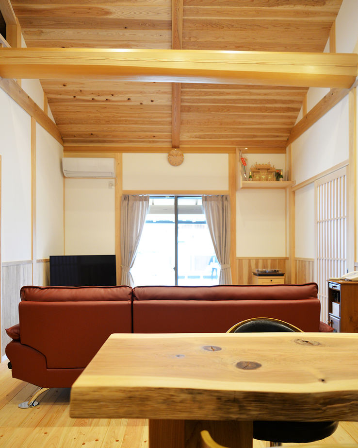 川口建設 【価格1000万円台/平屋/延床30坪/間取り】8寸角の大黒柱や太い梁が支えるロフト付き平屋/ナチュラル/木の家の建築実例画像2