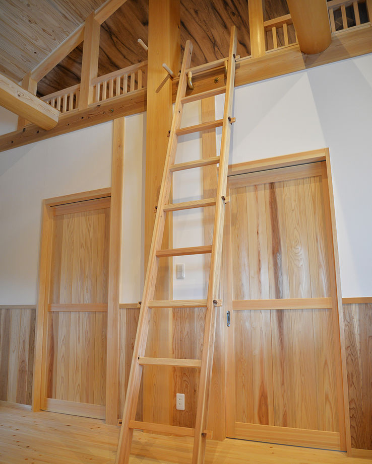 川口建設 【価格1000万円台/平屋/延床30坪/間取り】8寸角の大黒柱や太い梁が支えるロフト付き平屋/ナチュラル/木の家の建築実例画像3