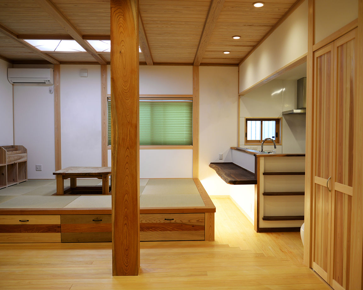 川口建設 【2000万円台/大阪府/木の家/和モダン/間取り】家族が集まる工夫満載リビング。産直材と手仕事の温もりの家の建築実例画像2