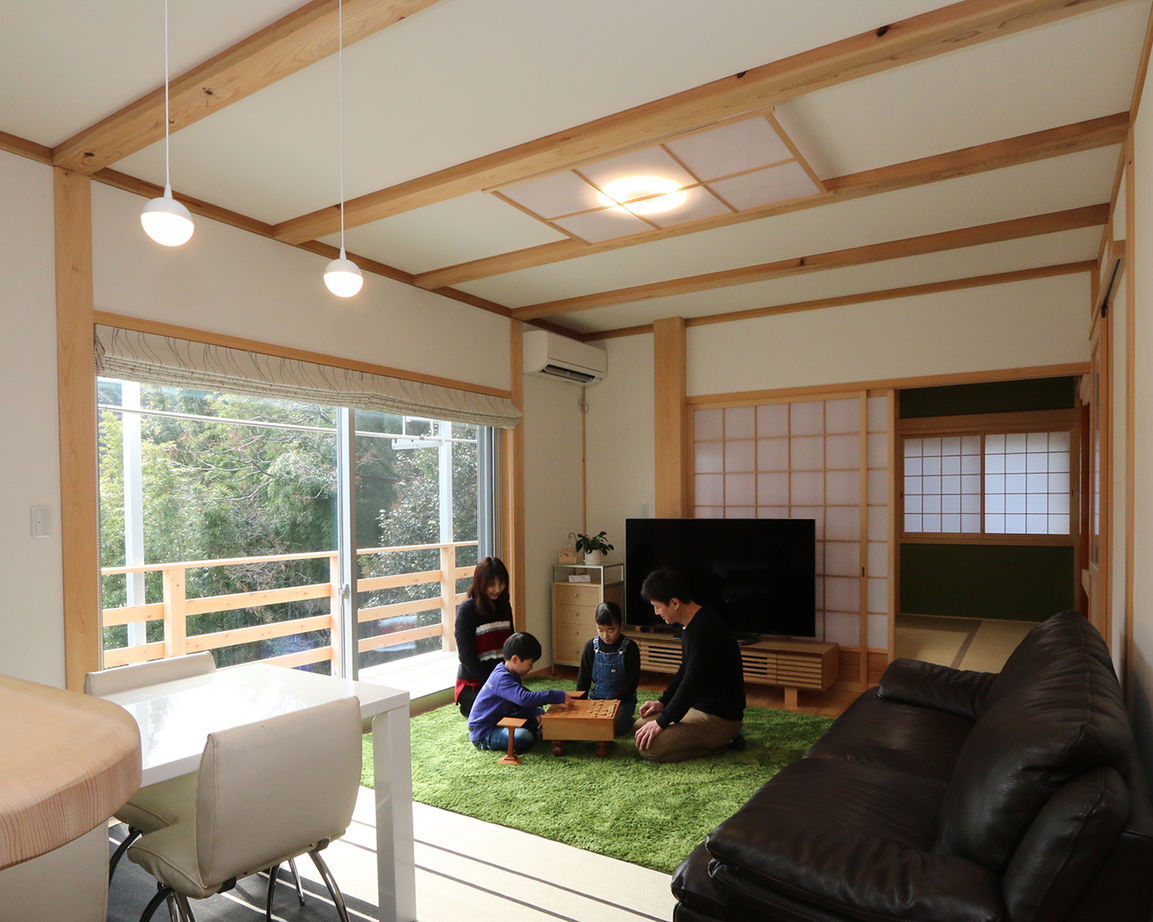 川口建設 【2000万円台/大阪府/木の家/変形地/間取り】斜面地に建てた頑丈な木造住宅。眺めを楽しみ、デッキでBBQもの建築実例画像2