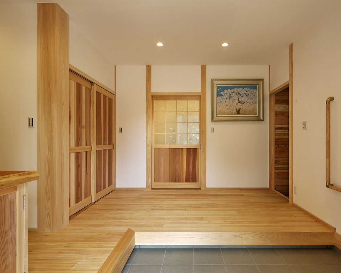 川口建設 【大阪府/平屋/木の家/バリアフリー】高い勾配天井が快適な家。こだわりの色使いでおしゃれな和風モダンにの建築実例画像3