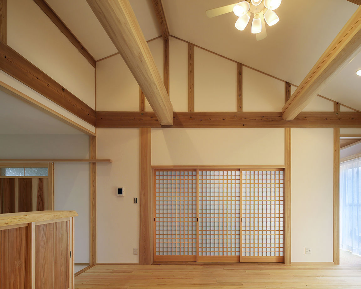 川口建設 【大阪府/平屋/木の家/バリアフリー】高い勾配天井が快適な家。こだわりの色使いでおしゃれな和風モダンにの建築実例画像6