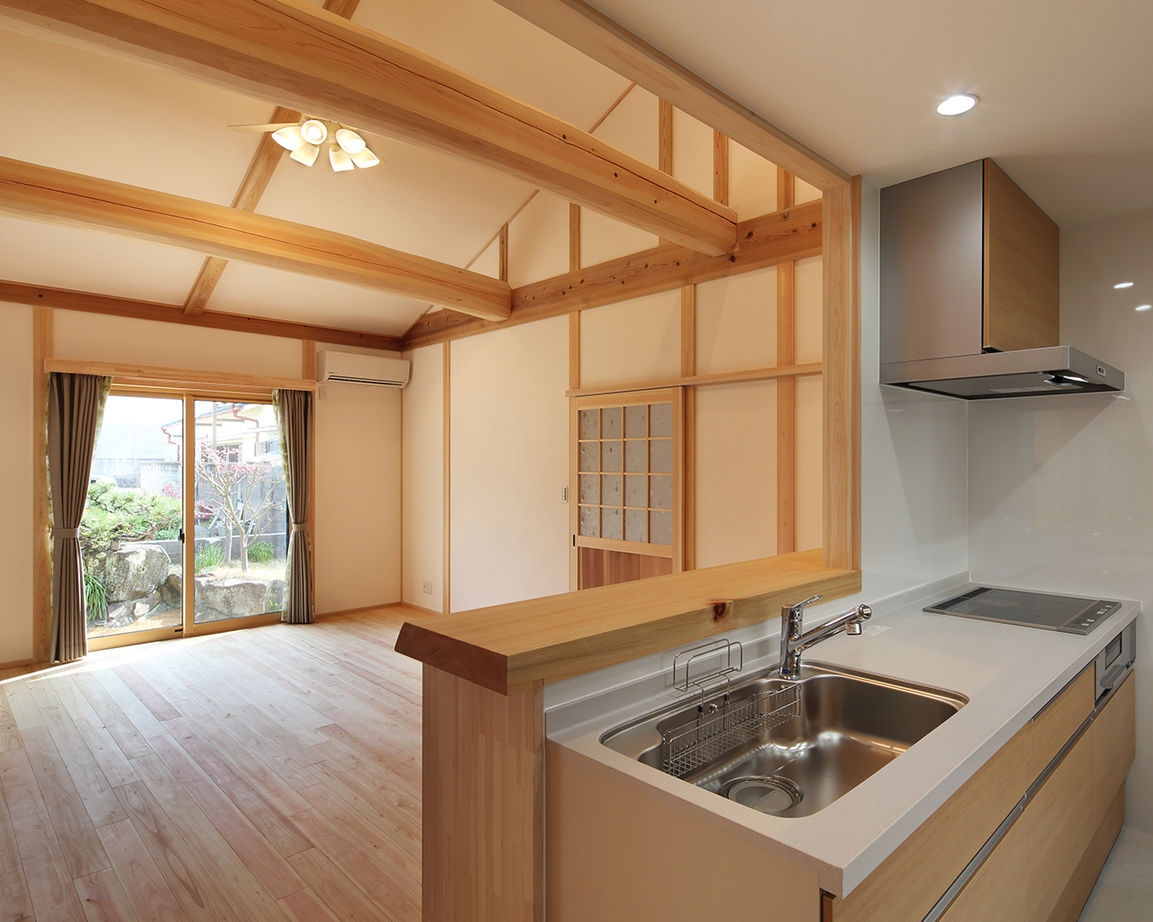 川口建設 【大阪府/平屋/木の家/バリアフリー】高い勾配天井が快適な家。こだわりの色使いでおしゃれな和風モダンにの建築実例画像7