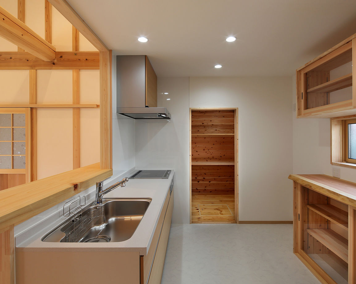 川口建設 【大阪府/平屋/木の家/バリアフリー】高い勾配天井が快適な家。こだわりの色使いでおしゃれな和風モダンにの建築実例画像8