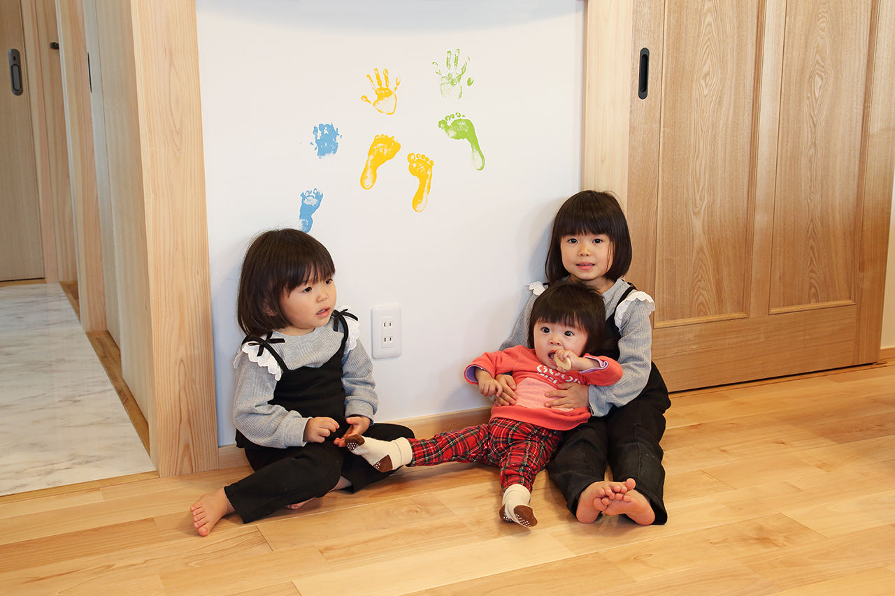 川口建設 【平屋/木の家/2000万円台】勾配天井に太い梁。様々な木を大工の手仕事で生かした、子育て家族の家の建築実例画像5