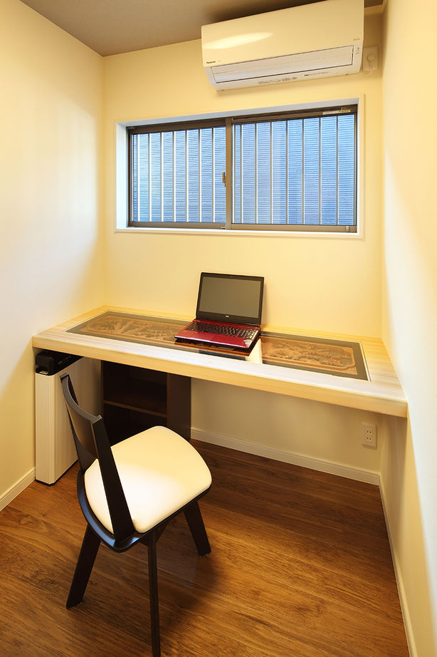 川口建設 【平屋/木の家/2000万円台】勾配天井に太い梁。様々な木を大工の手仕事で生かした、子育て家族の家の建築実例画像8