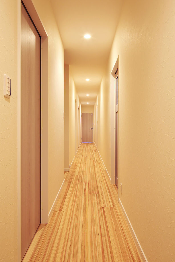 川口建設 【平屋/木の家/2000万円台】勾配天井に太い梁。様々な木を大工の手仕事で生かした、子育て家族の家の建築実例画像10