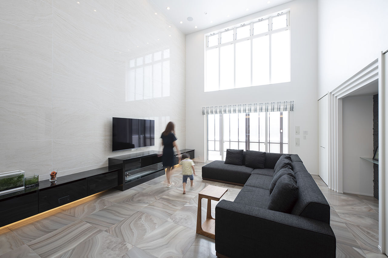 オカモトハウジング 【間取り図有/吹き抜け/ガレージ】規制があるから、名作が生まれる。準防火地域に建つ木造3階建ての大邸宅の建築実例画像1