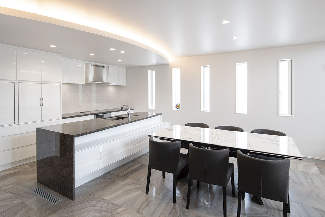 オカモトハウジング 【間取り図有/吹き抜け/ガレージ】規制があるから、名作が生まれる。準防火地域に建つ木造3階建ての大邸宅の建築実例画像4