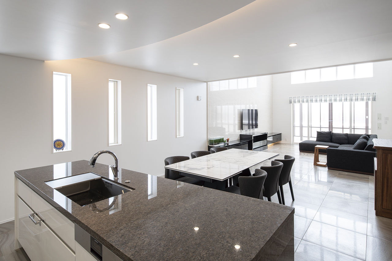 オカモトハウジング 【間取り図有/吹き抜け/ガレージ】規制があるから、名作が生まれる。準防火地域に建つ木造3階建ての大邸宅の建築実例画像5