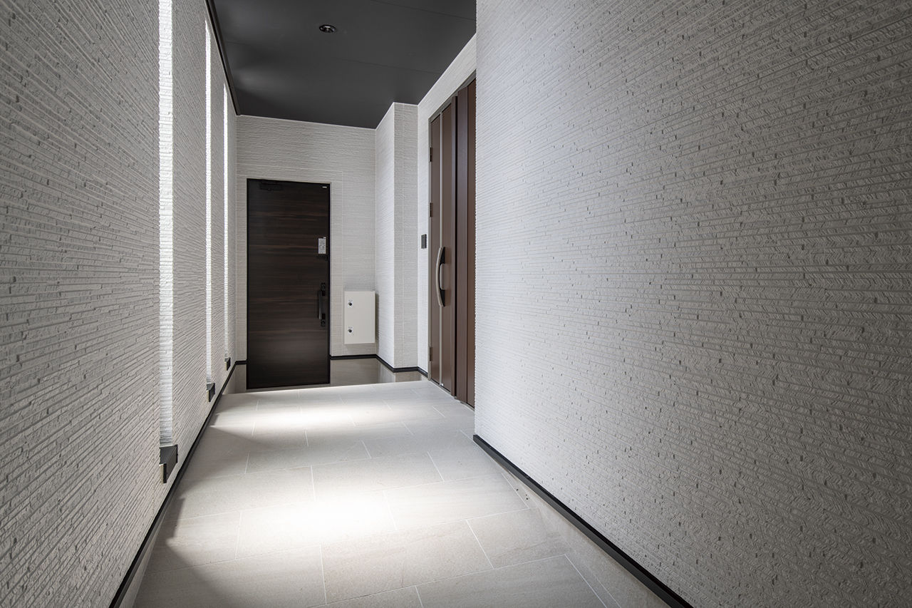 オカモトハウジング 【間取り図有/吹き抜け/ガレージ】規制があるから、名作が生まれる。準防火地域に建つ木造3階建ての大邸宅の建築実例画像9