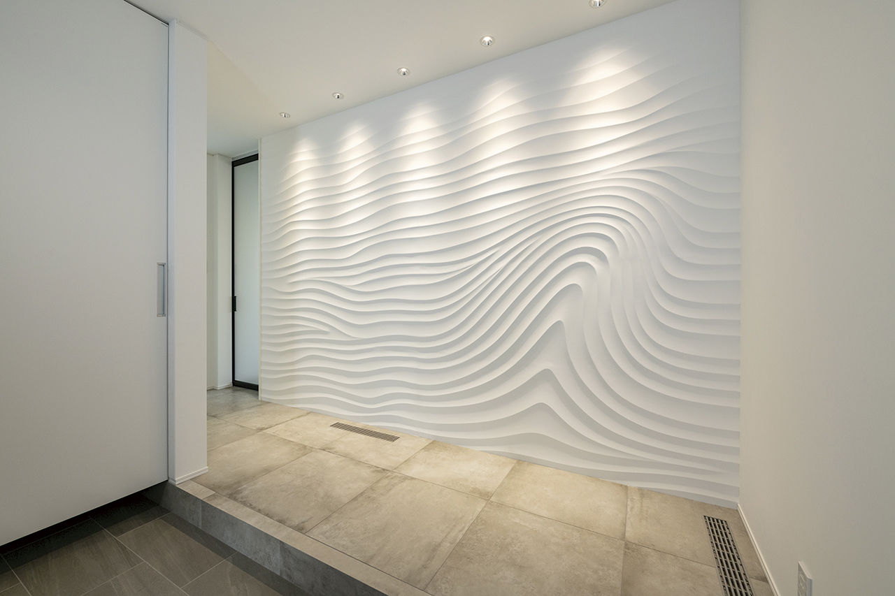 オカモトハウジング 【間取り図有/吹き抜け/ガレージ】重厚な質感と家事効率が共存。石とタイルが調和するデザインハウスの建築実例画像3