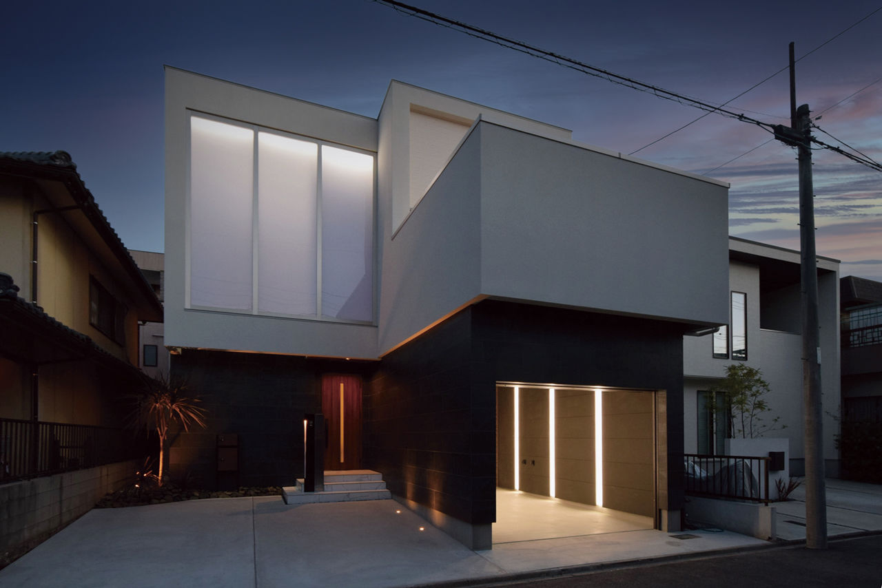 オカモトハウジング 【ガレージ/テラス】光とタイルが織りなす魅惑のホテルライク空間“スイートを超える家”の建築実例画像2