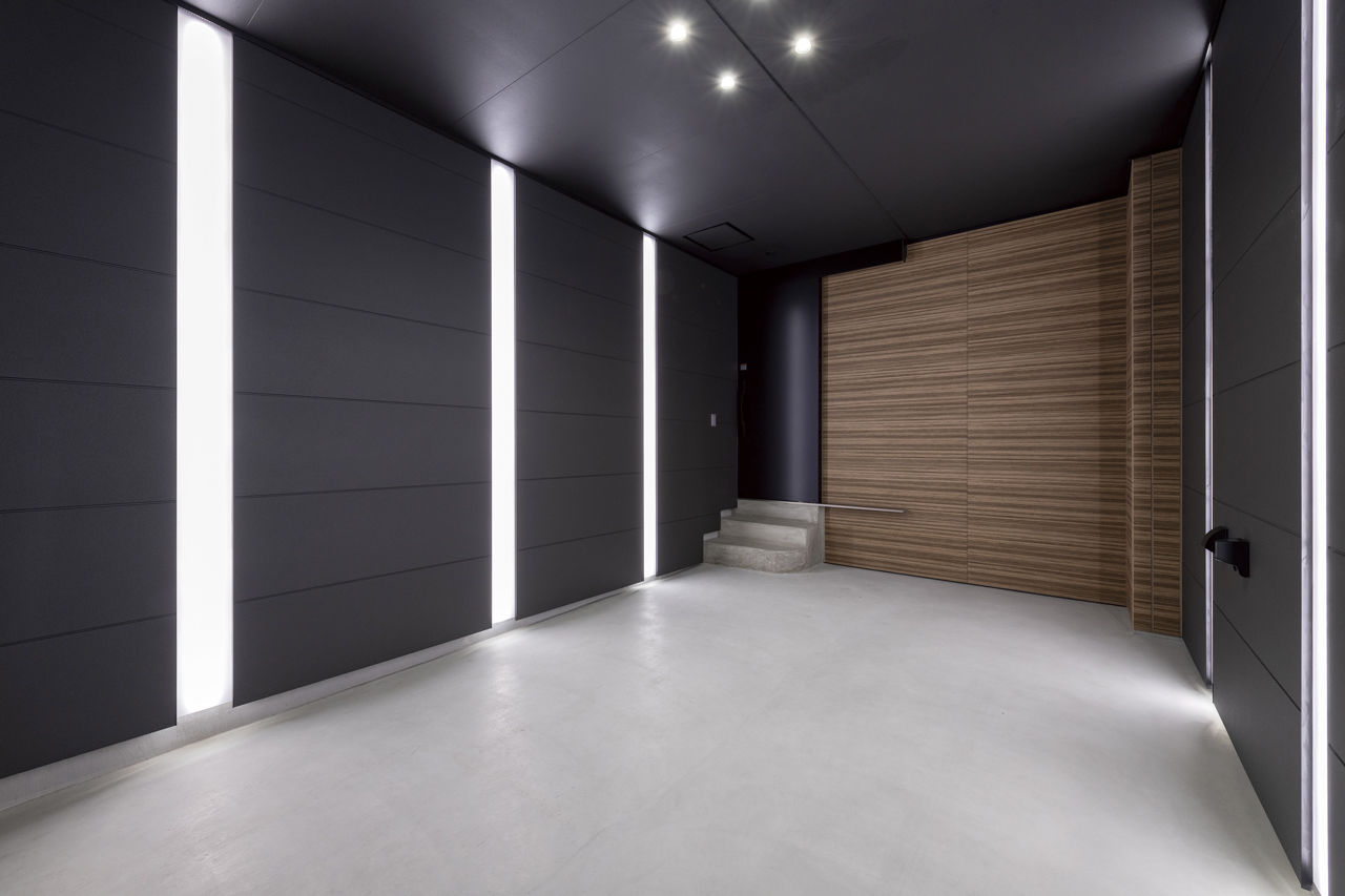 オカモトハウジング 【ガレージ/テラス】光とタイルが織りなす魅惑のホテルライク空間“スイートを超える家”の建築実例画像7