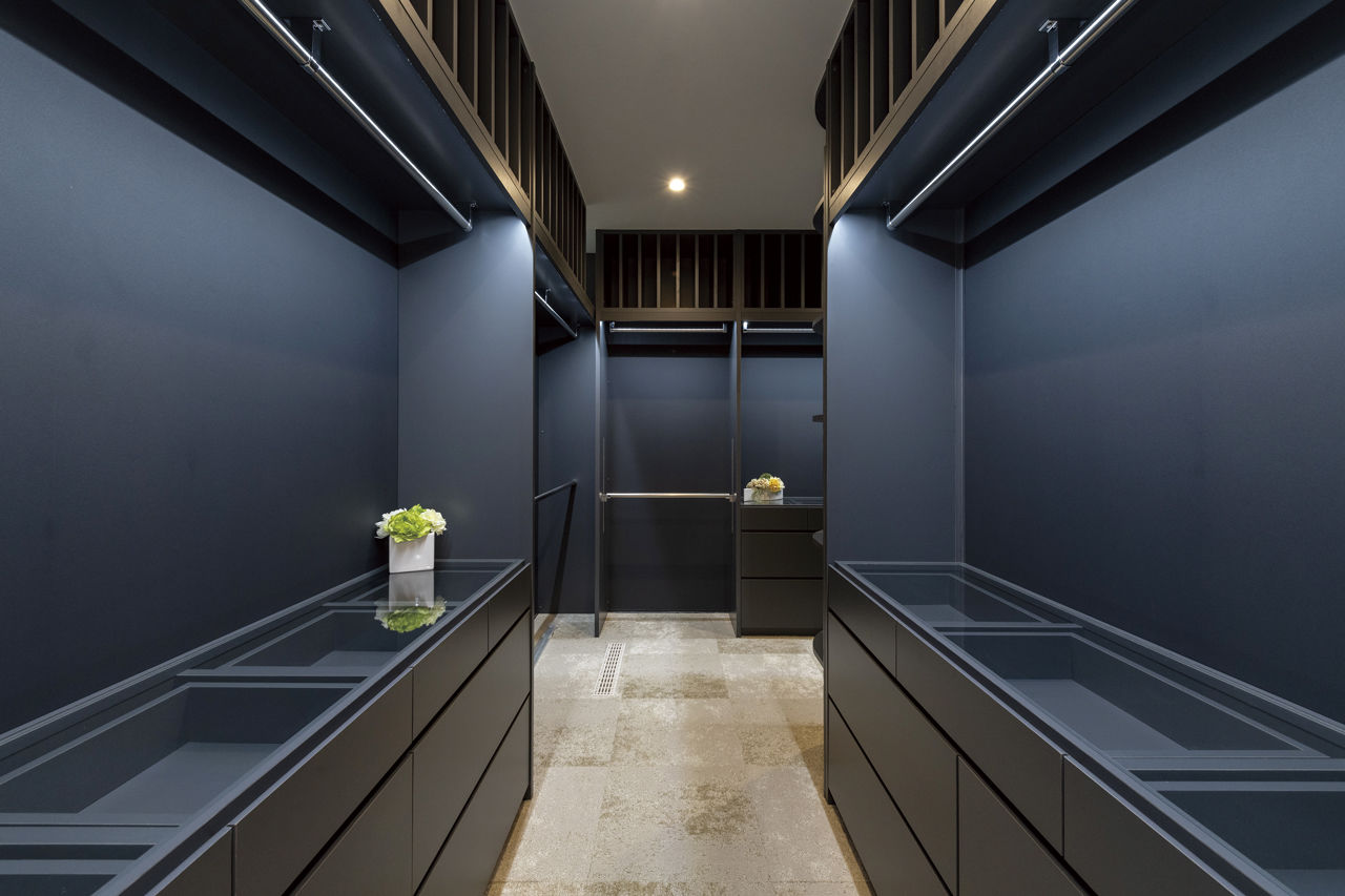オカモトハウジング 【ガレージ/テラス】光とタイルが織りなす魅惑のホテルライク空間“スイートを超える家”の建築実例画像9