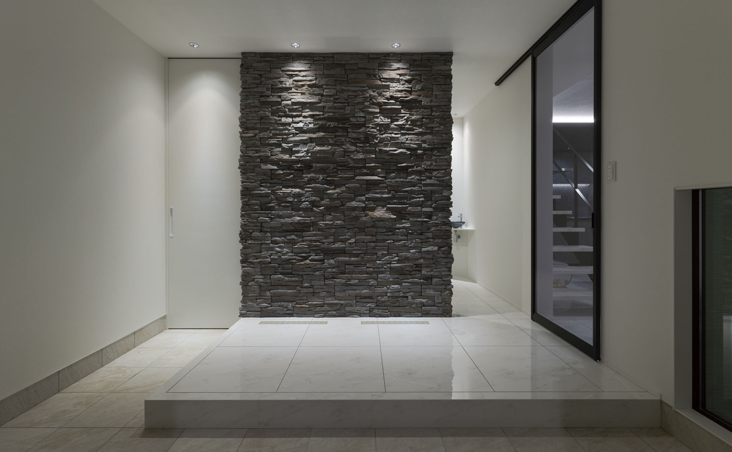 オカモトハウジング 【間取り図有/テラス/リゾートライク】大開口でリビングと繋がる、水盤テラスのある家の建築実例画像4