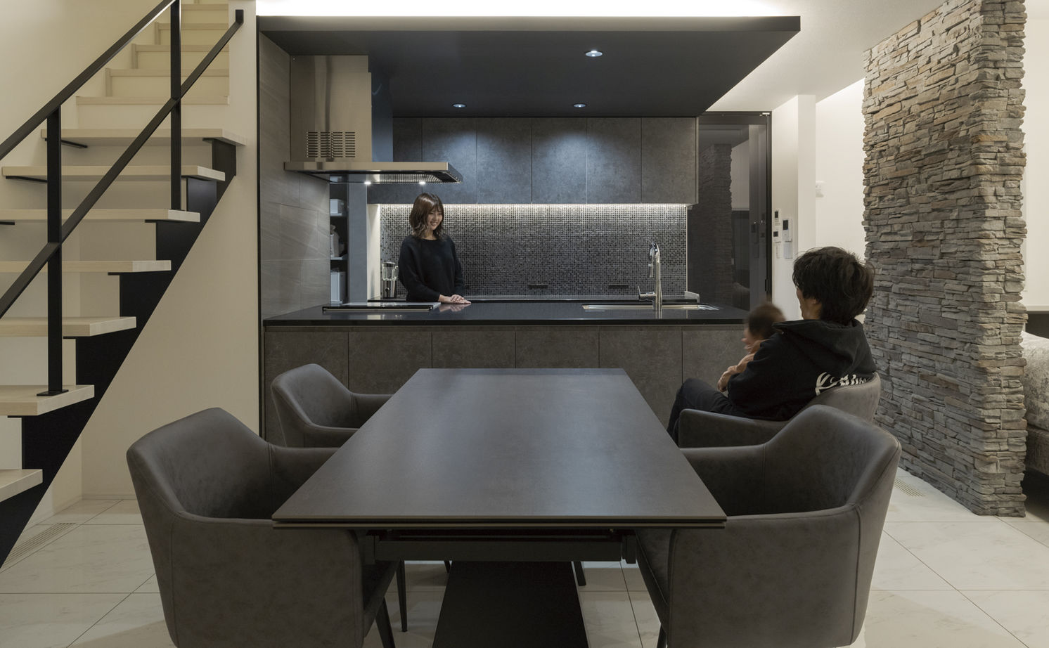 オカモトハウジング 【間取り図有/テラス/リゾートライク】大開口でリビングと繋がる、水盤テラスのある家の建築実例画像8