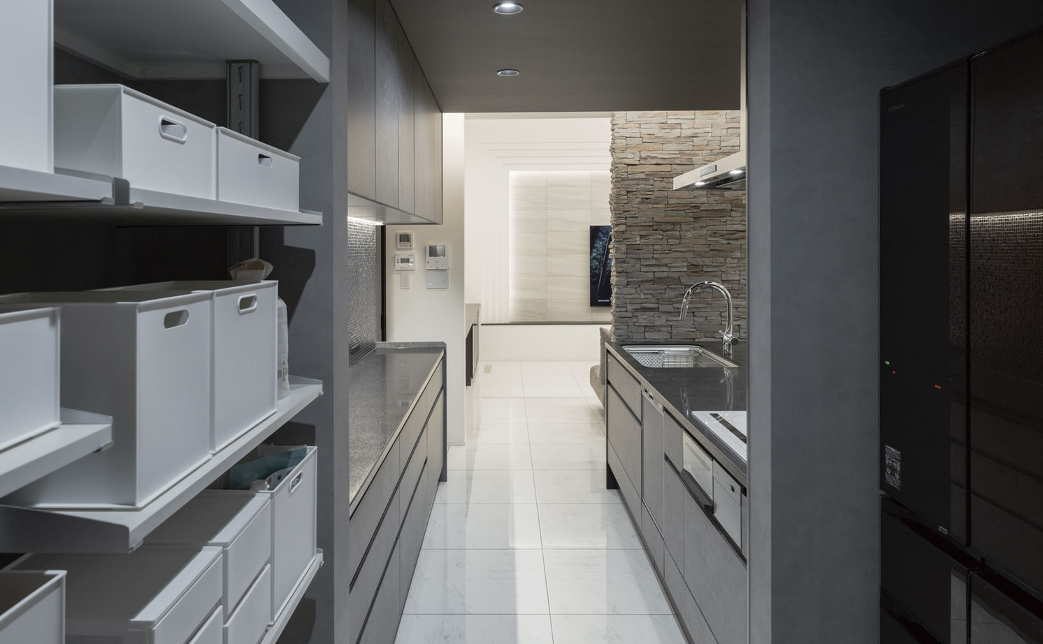 オカモトハウジング 【間取り図有/テラス/リゾートライク】大開口でリビングと繋がる、水盤テラスのある家の建築実例画像10