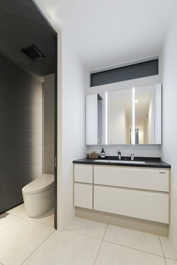 オカモトハウジング 【間取り図有/テラス/リゾートライク】大開口でリビングと繋がる、水盤テラスのある家の建築実例画像15