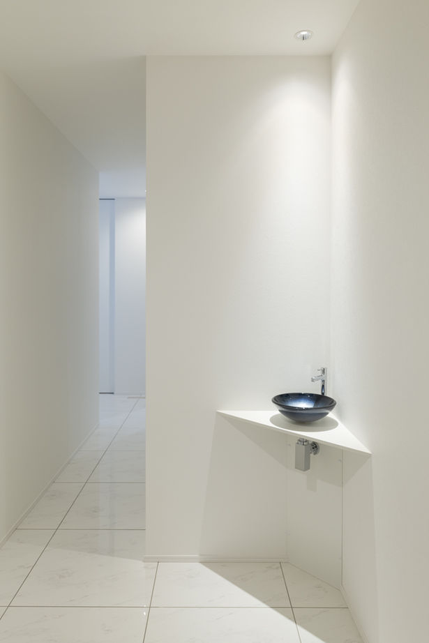 オカモトハウジング 【間取り図有/テラス/リゾートライク】大開口でリビングと繋がる、水盤テラスのある家の建築実例画像16