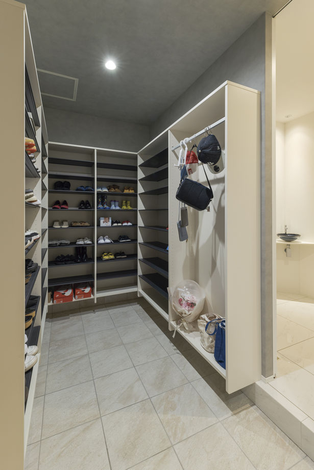 オカモトハウジング 【間取り図有/テラス/リゾートライク】大開口でリビングと繋がる、水盤テラスのある家の建築実例画像17