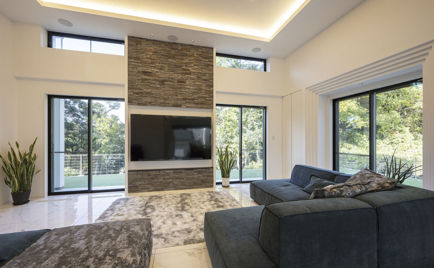 オカモトハウジング 【間取り図有/平屋風/ドッグラン】季節の移り変わりに心躍る。愛犬と暮らす、崖上リゾートハウスの建築実例画像2