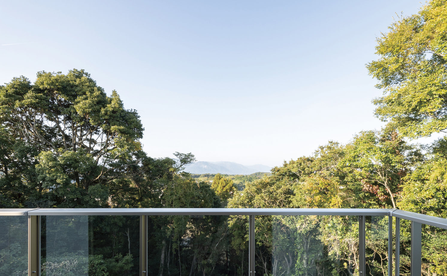 オカモトハウジング 【間取り図有/平屋風/ドッグラン】季節の移り変わりに心躍る。愛犬と暮らす、崖上リゾートハウスの建築実例画像3