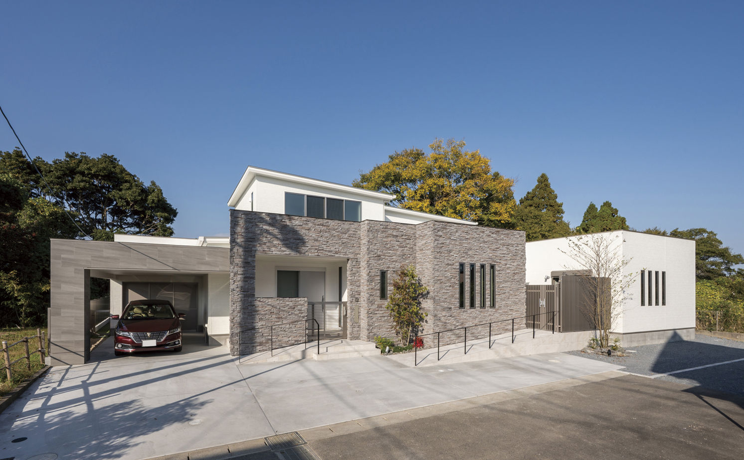 オカモトハウジング 【間取り図有/平屋風/ドッグラン】季節の移り変わりに心躍る。愛犬と暮らす、崖上リゾートハウスの建築実例画像16