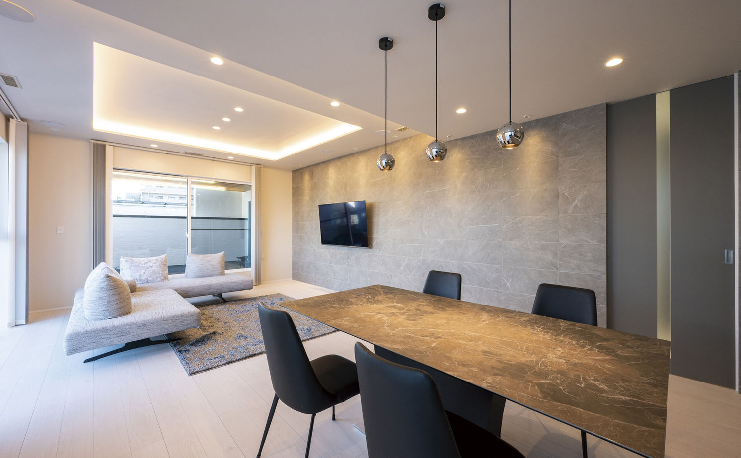 オカモトハウジング 【間取り図有/2階LDK/収納充実】住宅街でも圧倒的な開放感。交通量の多い交差点に佇む、シンボリックな家の建築実例画像5