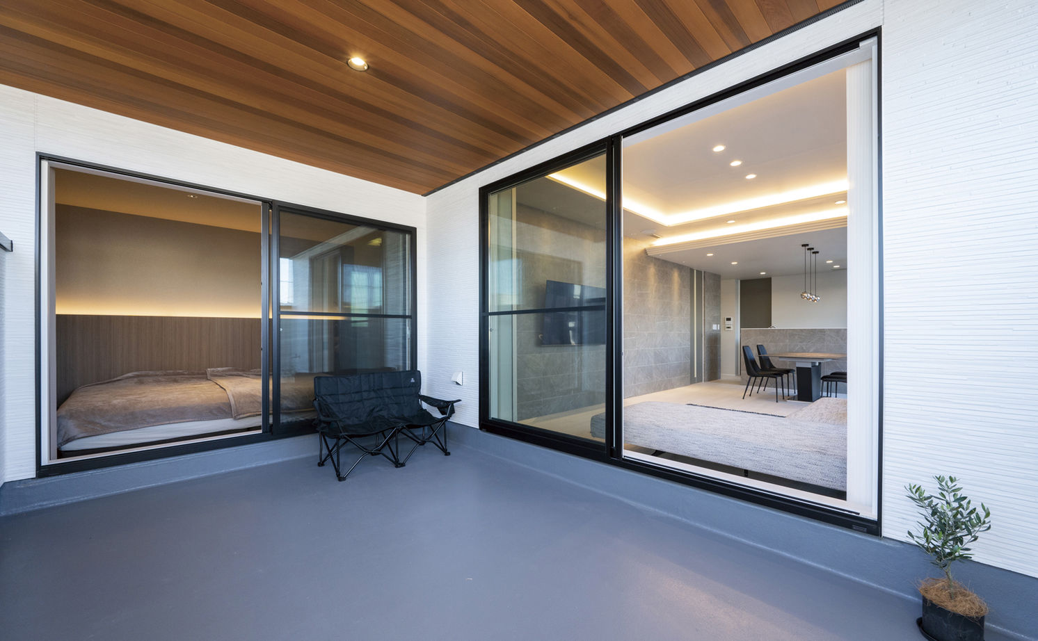 オカモトハウジング 【間取り図有/2階LDK/収納充実】住宅街でも圧倒的な開放感。交通量の多い交差点に佇む、シンボリックな家の建築実例画像9