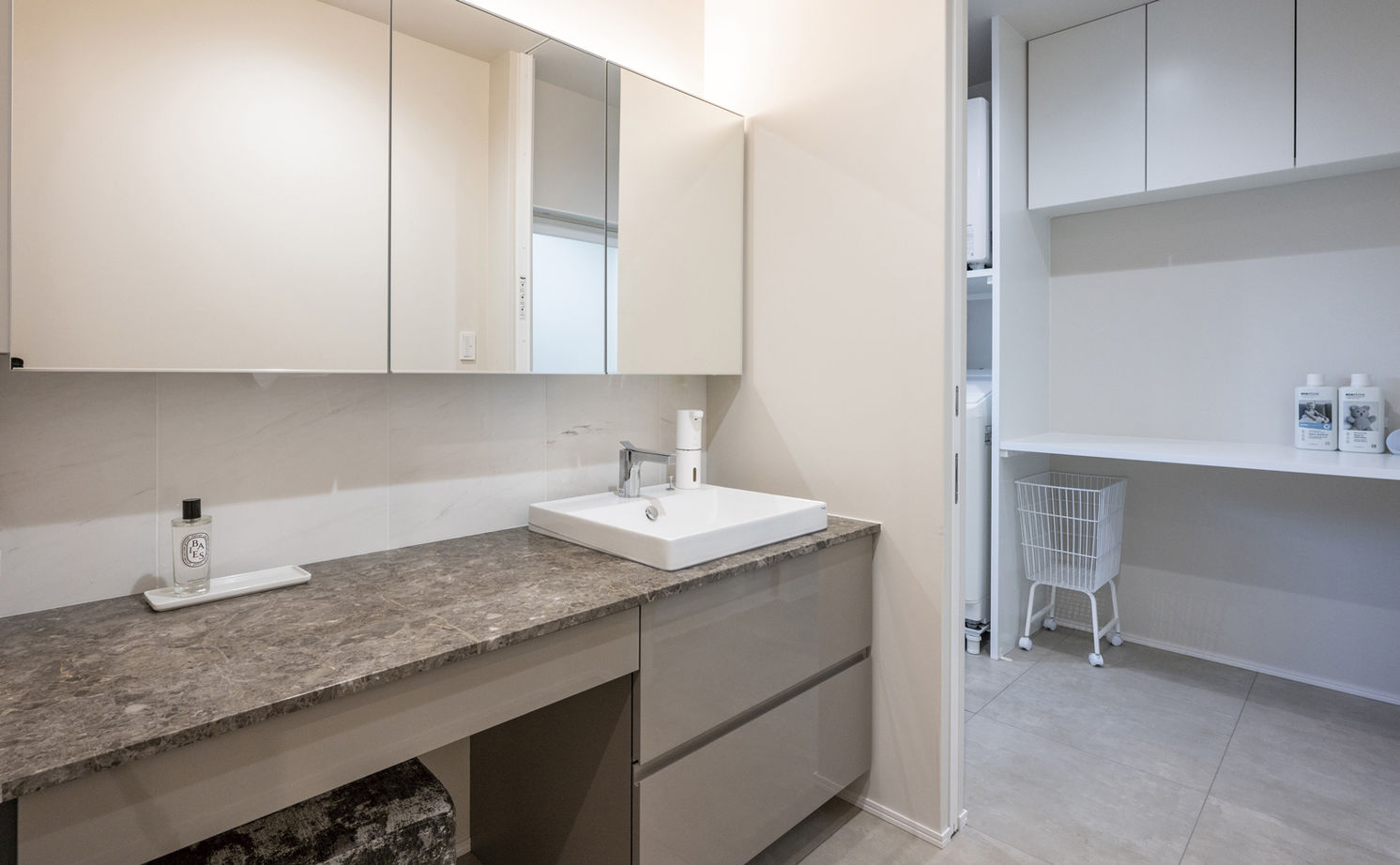 オカモトハウジング 【間取り図有/2階LDK/収納充実】住宅街でも圧倒的な開放感。交通量の多い交差点に佇む、シンボリックな家の建築実例画像10