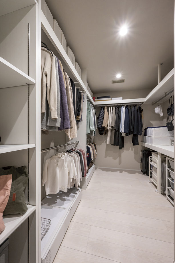 オカモトハウジング 【間取り図有/2階LDK/収納充実】住宅街でも圧倒的な開放感。交通量の多い交差点に佇む、シンボリックな家の建築実例画像12