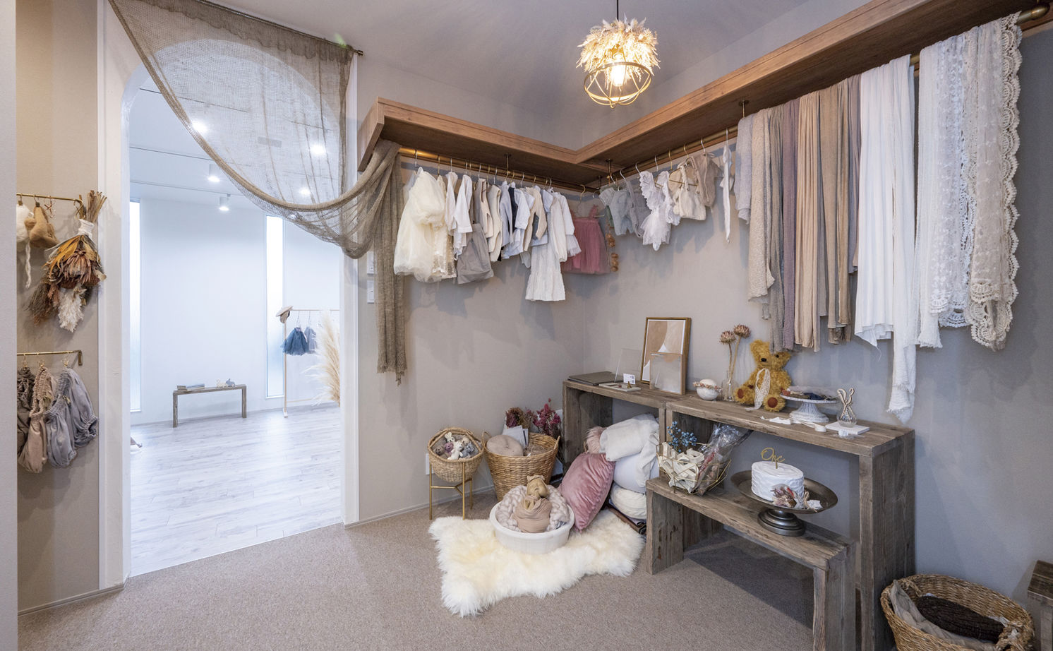 オカモトハウジング 【間取り図有/2階LDK/収納充実】住宅街でも圧倒的な開放感。交通量の多い交差点に佇む、シンボリックな家の建築実例画像13