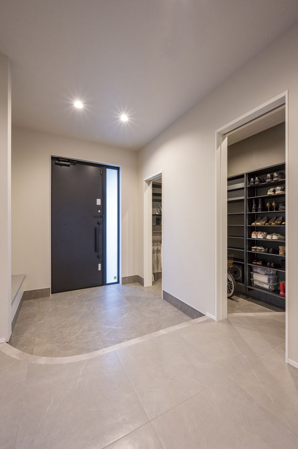 オカモトハウジング 【間取り図有/2階LDK/収納充実】住宅街でも圧倒的な開放感。交通量の多い交差点に佇む、シンボリックな家の建築実例画像15