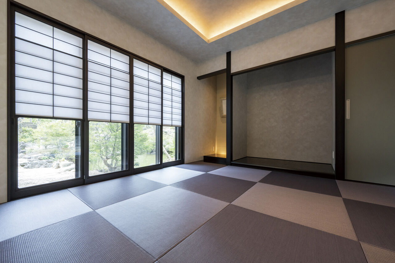 オカモトハウジング 【間取り図有/鈴鹿市/薪ストーブ】日本庭園と融合するモダニズム。『燻し銀』がテーマの平屋住宅の建築実例画像3