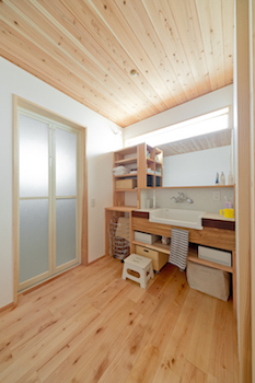 いたや工房（ITAYA KOBO SECONDBASE） 【2000～2500万円】竹林とその奥に広がる街並みの景色。借景を巧みに取り込む木の住まいの建築実例画像6