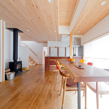 いたや工房（ITAYA KOBO SECONDBASE） 【2700万円台／二世帯住宅/約40坪】現場で鉋がけをする職人の姿に感動。家族6人が快適に暮らせる二世帯住宅の建築実例画像2