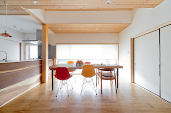 いたや工房（ITAYA KOBO SECONDBASE） 【2700万円台／二世帯住宅/約40坪】現場で鉋がけをする職人の姿に感動。家族6人が快適に暮らせる二世帯住宅の建築実例画像3