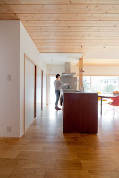 いたや工房（ITAYA KOBO SECONDBASE） 【2700万円台／二世帯住宅/約40坪】現場で鉋がけをする職人の姿に感動。家族6人が快適に暮らせる二世帯住宅の建築実例画像5