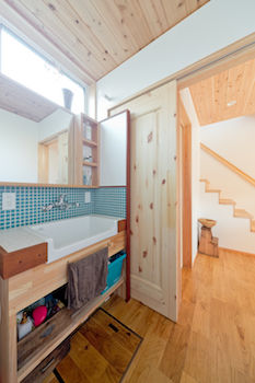 いたや工房（ITAYA KOBO SECONDBASE） 【2700万円台／二世帯住宅/約40坪】現場で鉋がけをする職人の姿に感動。家族6人が快適に暮らせる二世帯住宅の建築実例画像9