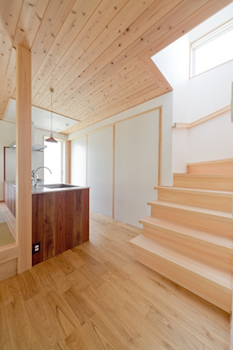 いたや工房（ITAYA KOBO SECONDBASE） 【3100万円台／45坪／京都府】軒を貫くシンボルツリーが印象的なスキップフロアで繋がる木の家の建築実例画像5