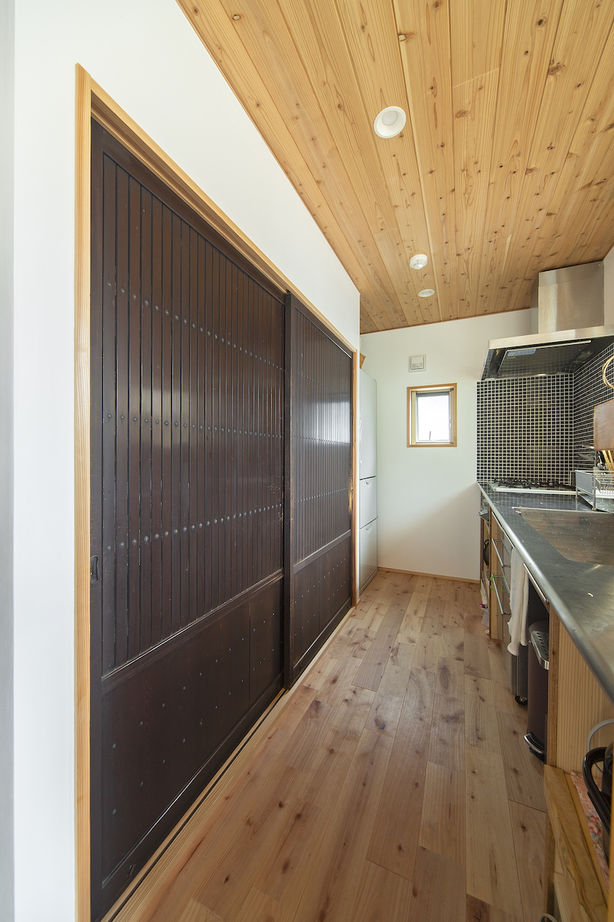 いたや工房（ITAYA KOBO SECONDBASE） 【2500万円台／約20坪／京都府】築80年長屋の建て替え。自然素材と和の設えに癒される夫婦２人の住まい。の建築実例画像5