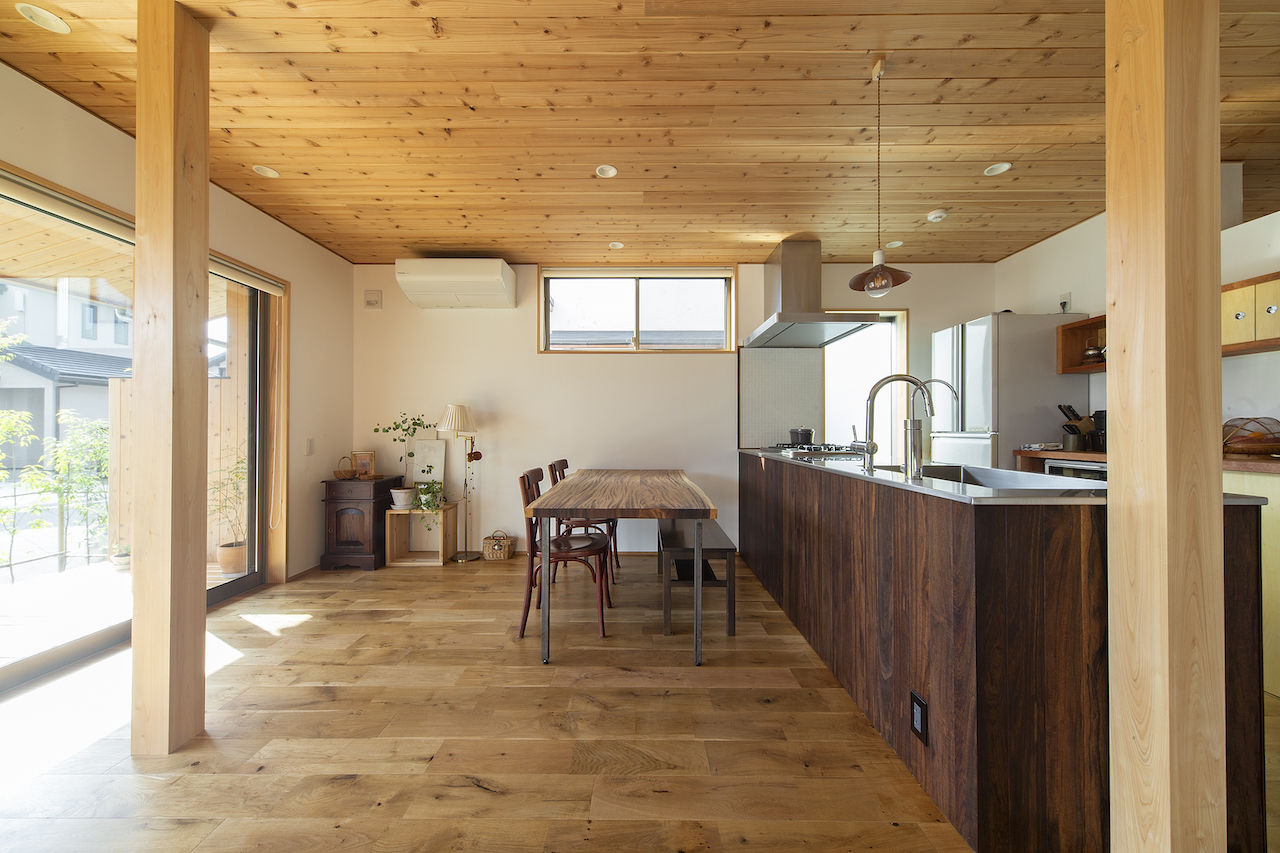 いたや工房（ITAYA KOBO SECONDBASE） 【2500万円台／約35坪／京都府】紅葉の木が自然のカーテンに。季節や天気、時間の流れが感じられる木の家の建築実例画像1