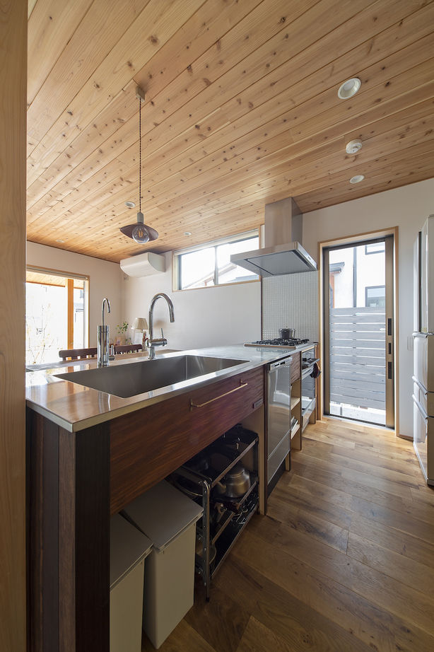 いたや工房（ITAYA KOBO SECONDBASE） 【2500万円台／約35坪／京都府】紅葉の木が自然のカーテンに。季節や天気、時間の流れが感じられる木の家の建築実例画像4