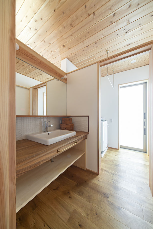 いたや工房（ITAYA KOBO SECONDBASE） 【2500万円台／約35坪／京都府】紅葉の木が自然のカーテンに。季節や天気、時間の流れが感じられる木の家の建築実例画像5