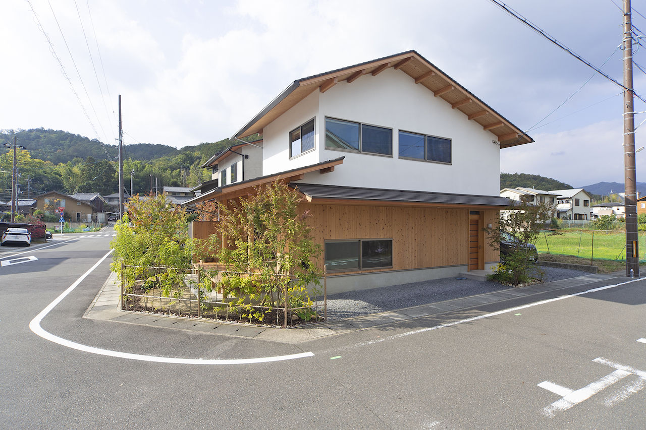 いたや工房（ITAYA KOBO SECONDBASE） 【2500万円台／約35坪／京都府】紅葉の木が自然のカーテンに。季節や天気、時間の流れが感じられる木の家の建築実例画像10